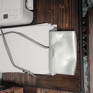 SILVER METALLIC MICHAEL KORS PURSE